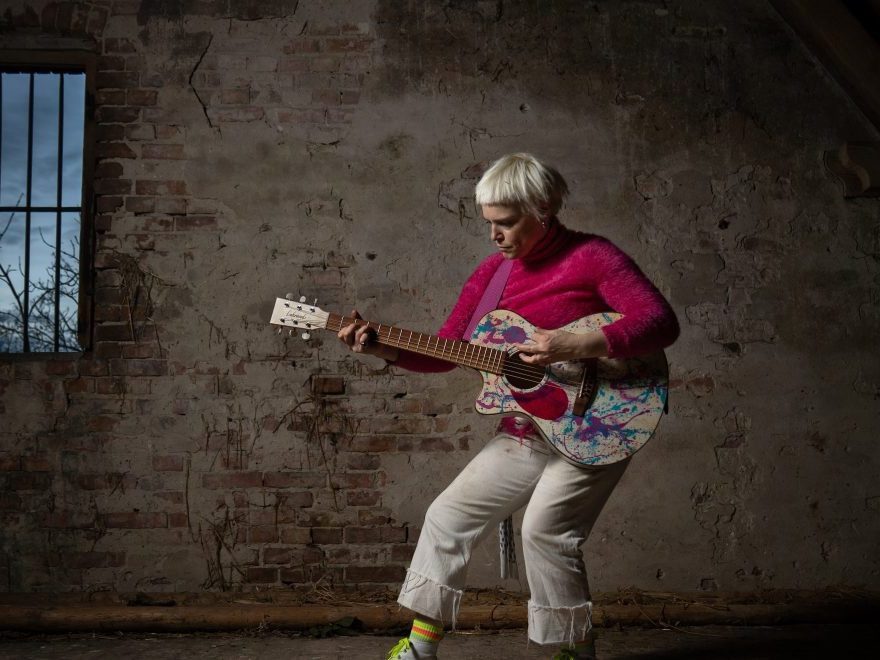 Wallis Bird