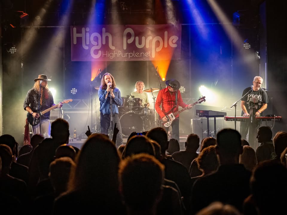 HIGH PURPLE am 11. March 2026 @ Café Carina.
