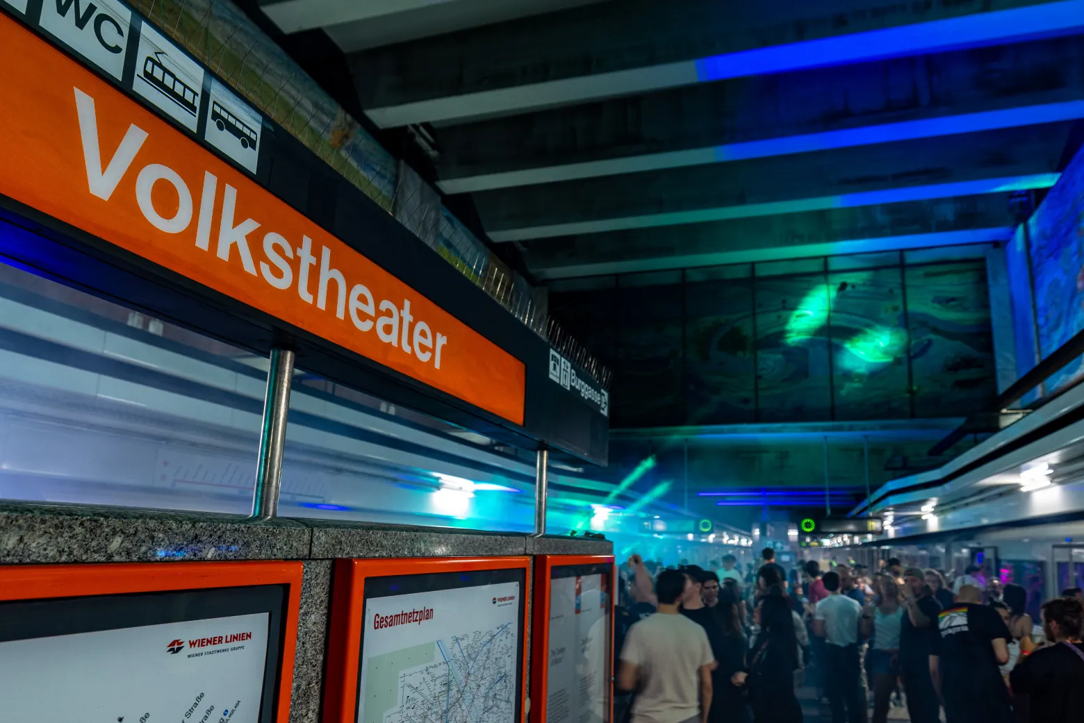 WienerLinien Rave am 4. July 2025 @ U3-Station-Volkstheater. WienerLinien Rave am 4. July 2025 @ U3-Station-Volkstheater.