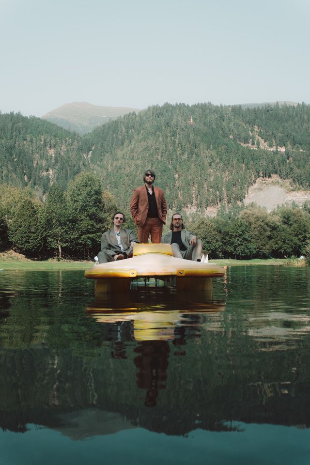 Yellow Fleet am 3. December 2024 @ The Loft. Yellow Fleet am 3. December 2024 @ The Loft.