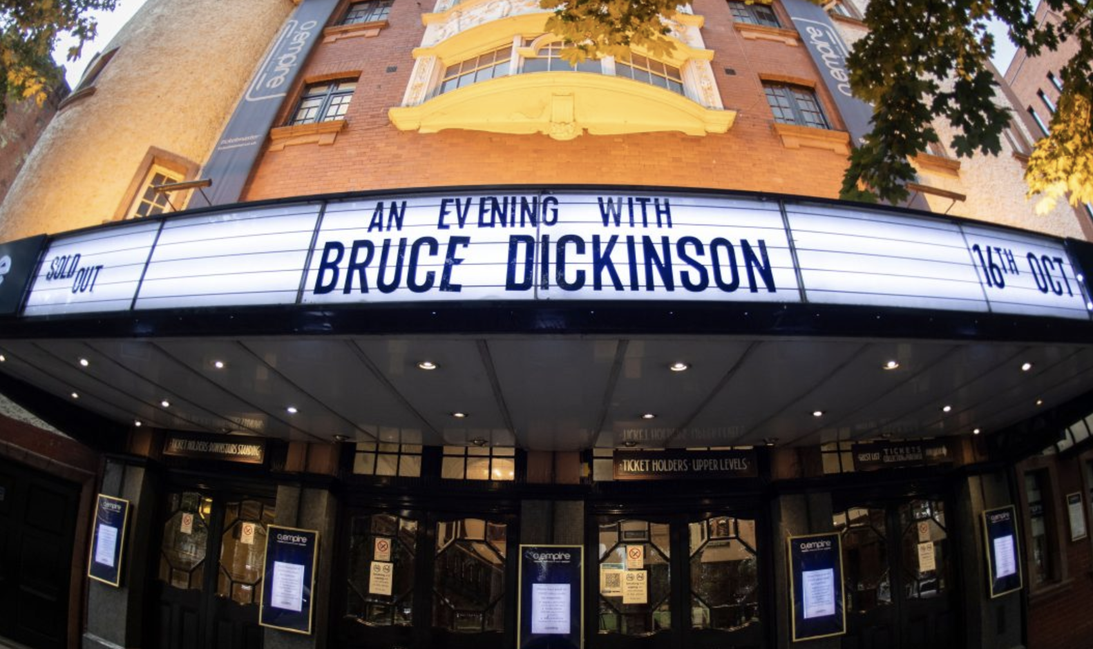 An evening with Bruce Dickinson am 16. January 2023 @ Raiffeisen Halle (früher: Planet.tt Gasometer).