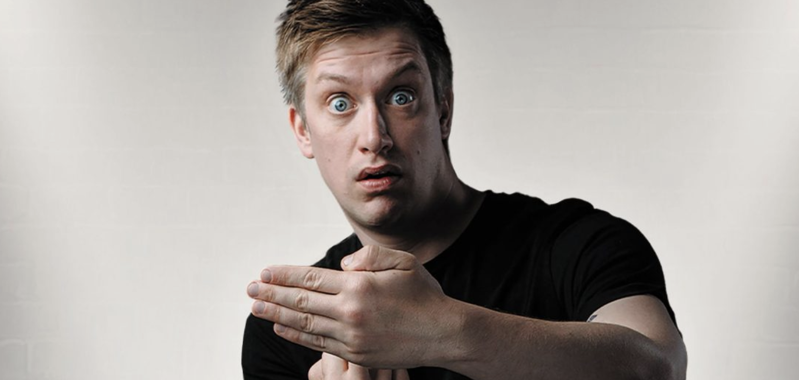 Daniel Sloss am 25. November 2023 @ Raiffeisen Halle (früher: Planet.tt Gasometer).