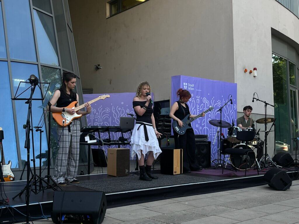 CHAOS am 29. April 2026 @ Lucia.