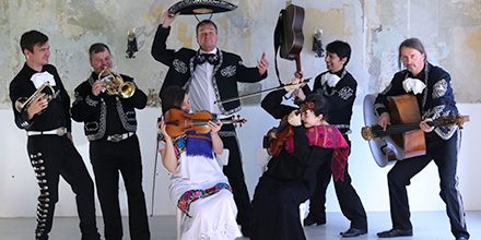 Los Mariachis Negros