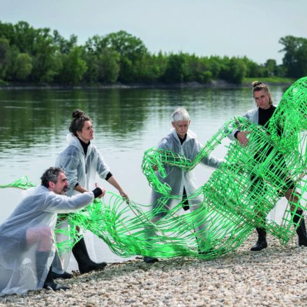 FLUIDE III: Wasser - Hals um große Steine