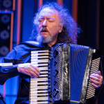 Krysztof Dobrek und musikalische Gäste