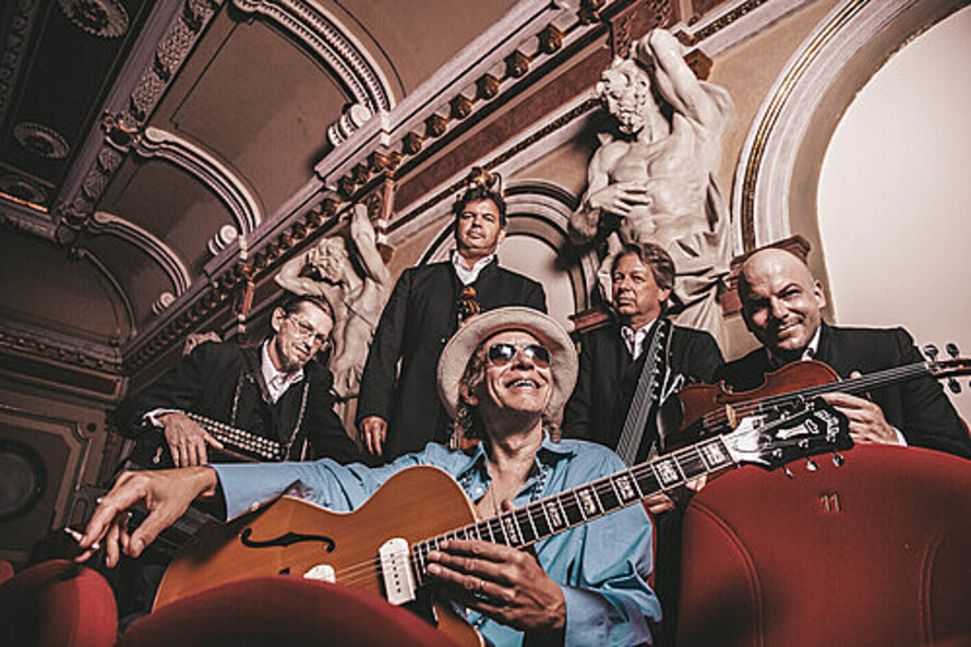 Ernst Molden & Neue Wiener Concert Schrammeln am 21. November 2025 @ Stadtsaal Wien. Ernst Molden & Neue Wiener Concert Schrammeln am 21. November 2025 @ Stadtsaal Wien.