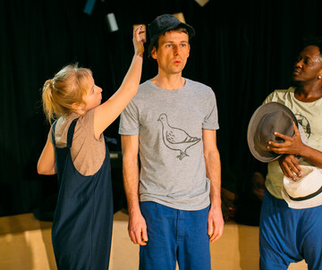 Ball, Baum, Taube am 22. May 2026 @ Dschungel Wien.