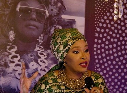 Stoff - ein Spitzengeschäft