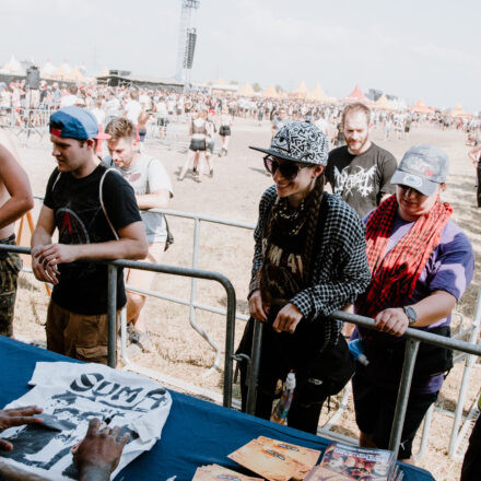 Nova Rock Festival 2019 – Day 1 – Autogrammzelt