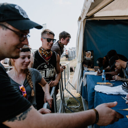 Nova Rock Festival 2019 – Day 1 – Autogrammzelt