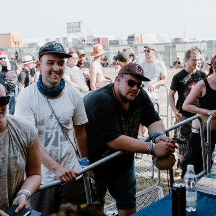 Nova Rock Festival 2019 – Day 1 – Autogrammzelt