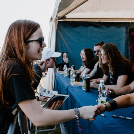 Nova Rock Festival 2019 – Day 1 – Autogrammzelt