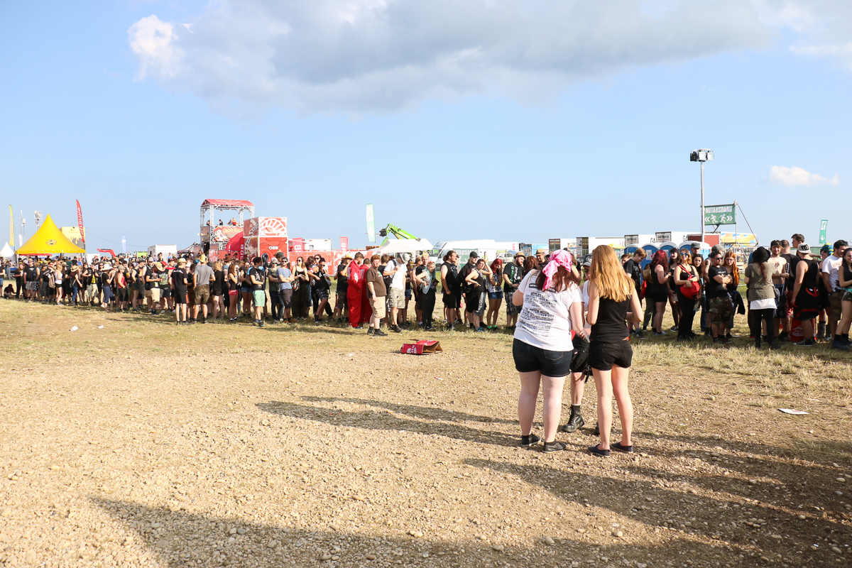 Nova Rock Day 2 [Focus: Autogrammzelt]