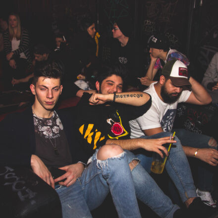 THE HIVE pres. Maduk, Whiney & MC Mota @ Flex