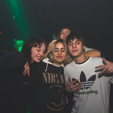 THE HIVE pres. Maduk, Whiney & MC Mota @ Flex
