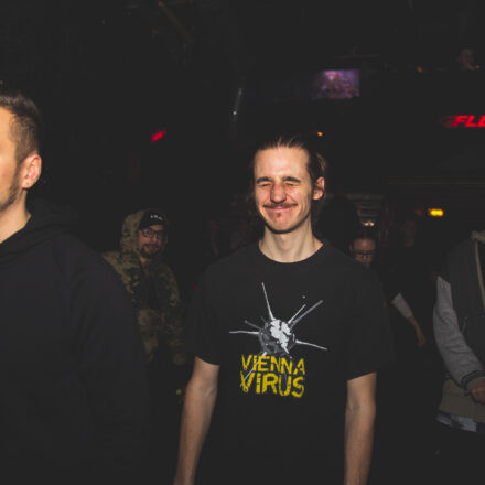 THE HIVE pres. Maduk, Whiney & MC Mota @ Flex