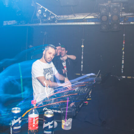 THE HIVE pres. Maduk, Whiney & MC Mota @ Flex