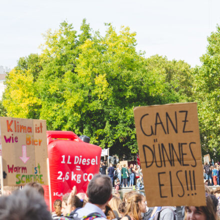 Klimavolksbegehren goes Earth Strike @ Praterstern