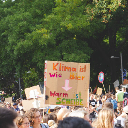 Klimavolksbegehren goes Earth Strike @ Praterstern