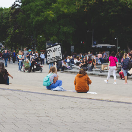 Klimavolksbegehren goes Earth Strike @ Praterstern