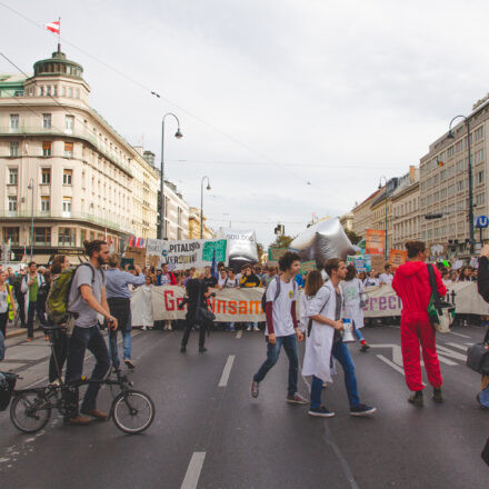 Klimavolksbegehren goes Earth Strike @ Praterstern