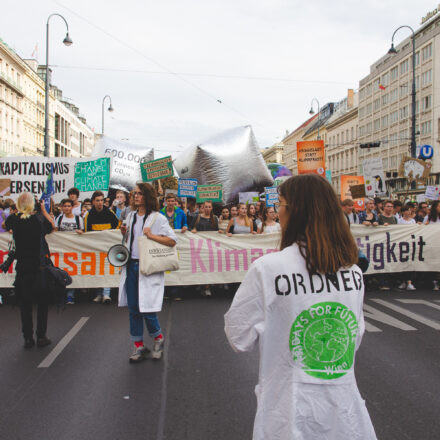 Klimavolksbegehren goes Earth Strike @ Praterstern