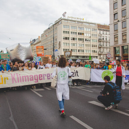 Klimavolksbegehren goes Earth Strike @ Praterstern