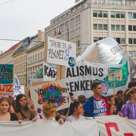 Klimavolksbegehren goes Earth Strike @ Praterstern