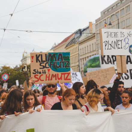 Klimavolksbegehren goes Earth Strike @ Praterstern