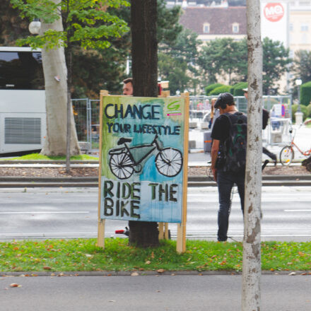 Klimavolksbegehren goes Earth Strike @ Praterstern