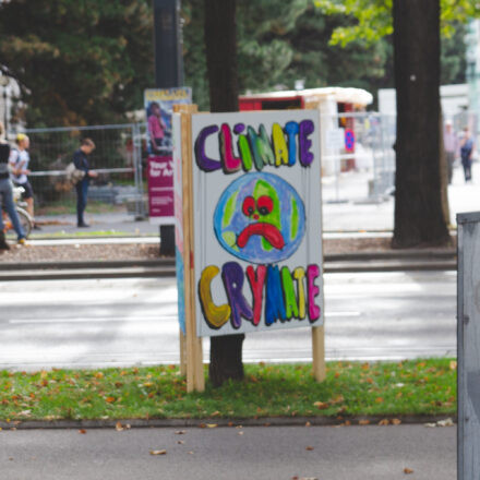 Klimavolksbegehren goes Earth Strike @ Praterstern