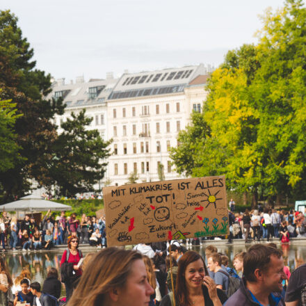 Klimavolksbegehren goes Earth Strike @ Praterstern