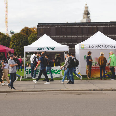 Klimavolksbegehren goes Earth Strike @ Praterstern