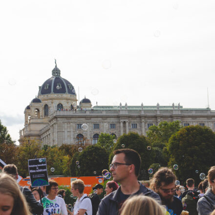 Klimavolksbegehren goes Earth Strike @ Praterstern