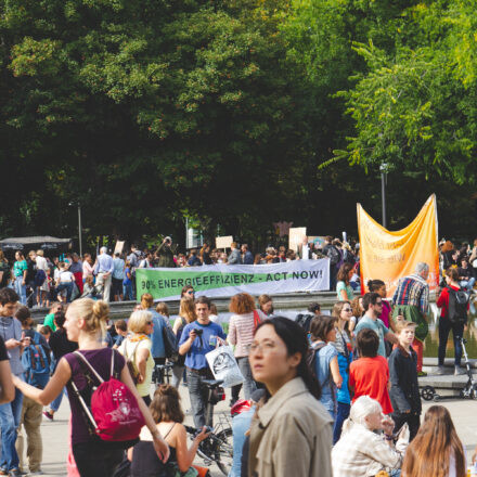 Klimavolksbegehren goes Earth Strike @ Praterstern