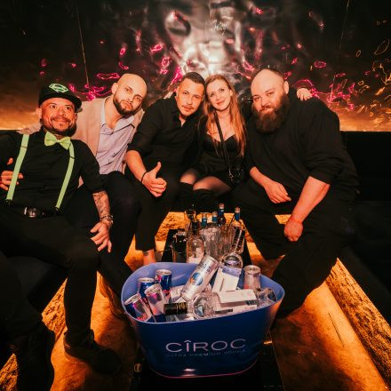Bar Babes & Bouncers 54