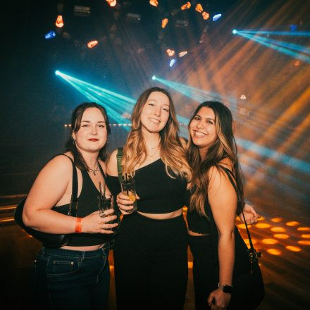 Bar Babes & Bouncers 54