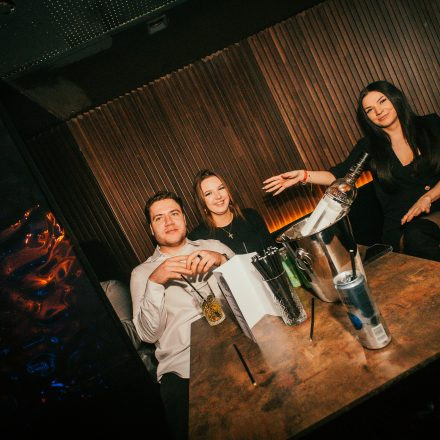 Bar Babes & Bouncers 54
