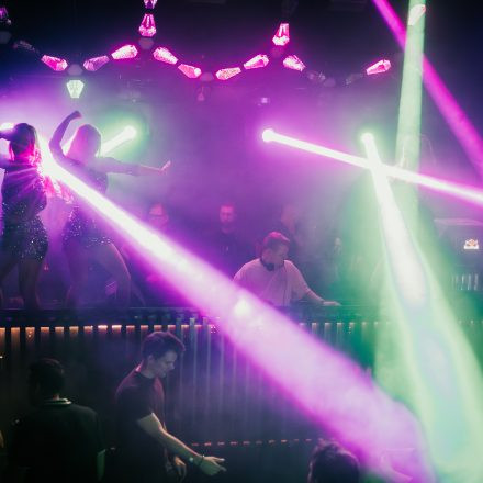 Bar Babes & Bouncers 54
