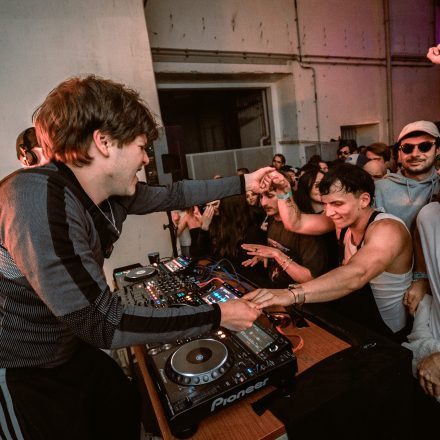 AKW Rave
