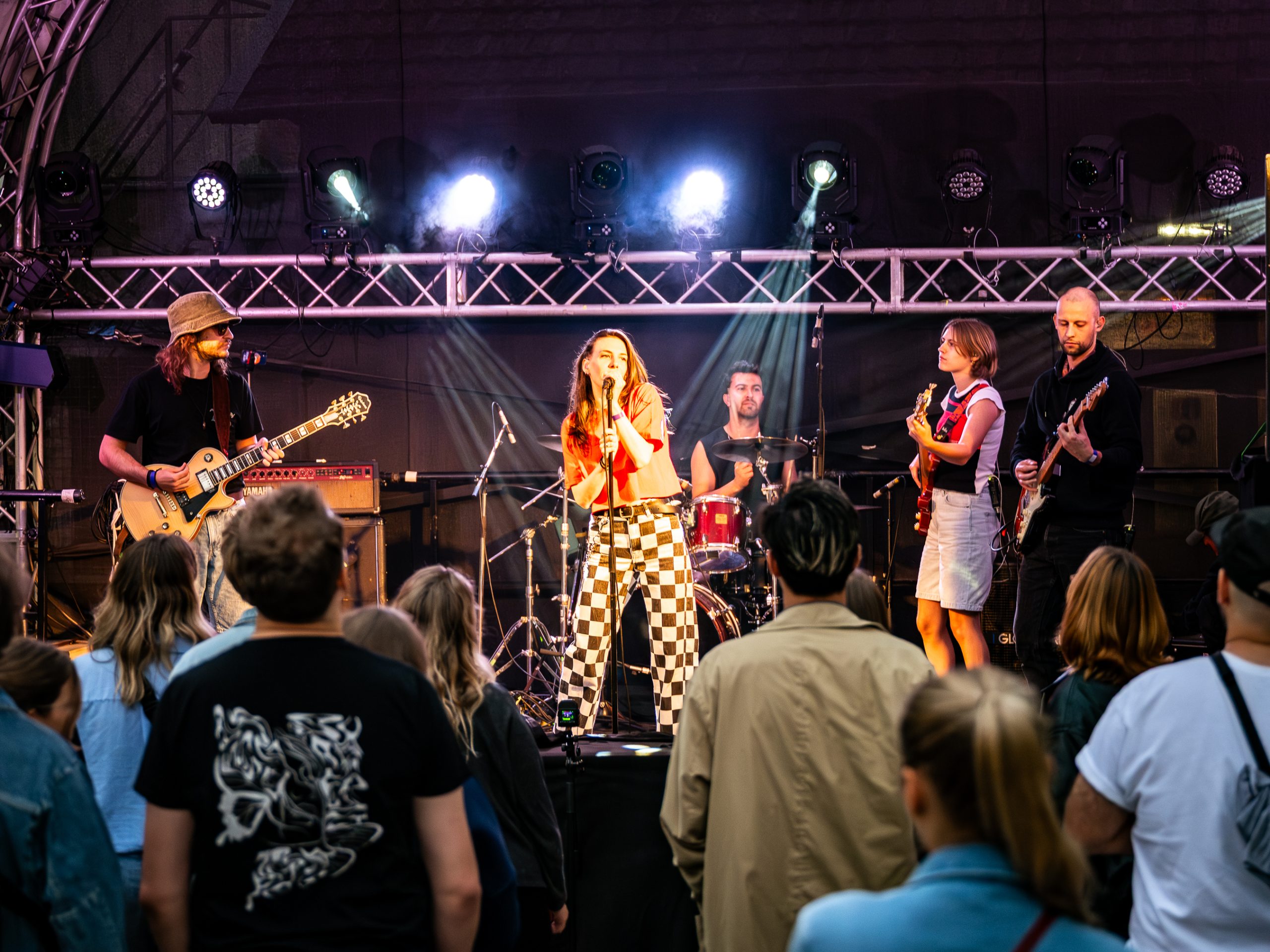Szene Soundgarden mit Shatterfly und Noisy Sunset