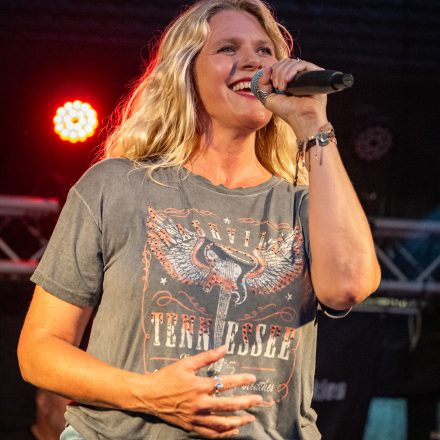 Thunderjunkies | Izy Riff & The Lucky Boys