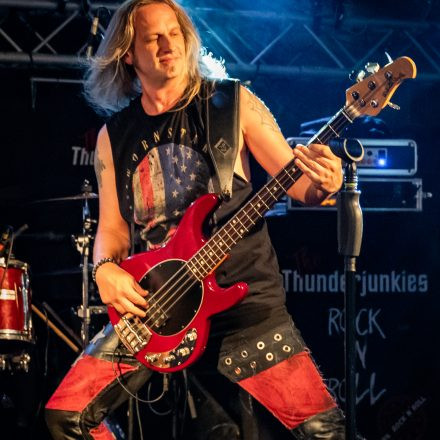 Thunderjunkies | Izy Riff & The Lucky Boys