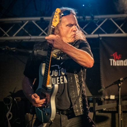 Thunderjunkies | Izy Riff & The Lucky Boys