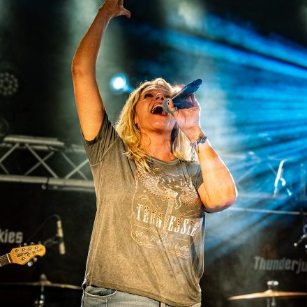 Thunderjunkies | Izy Riff & The Lucky Boys