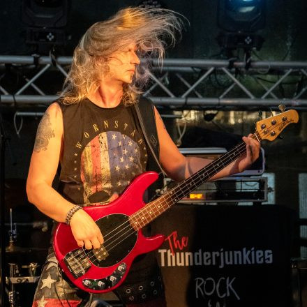 Thunderjunkies | Izy Riff & The Lucky Boys