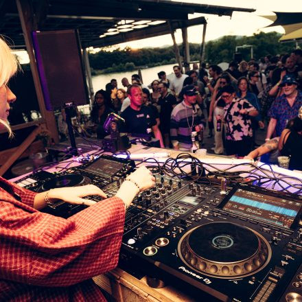 Techno am Wasser