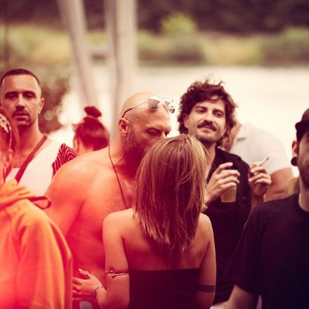 Techno am Wasser