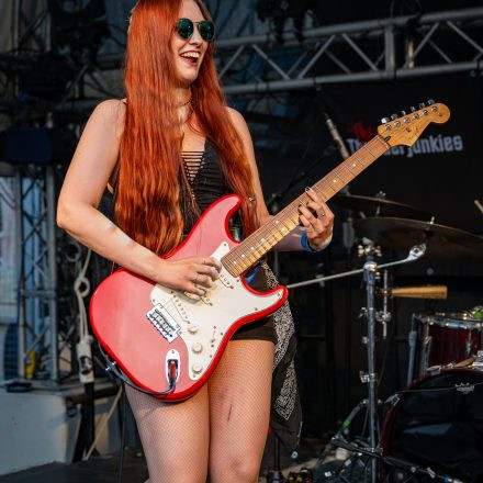 Thunderjunkies | Izy Riff & The Lucky Boys